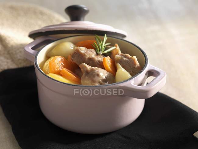 Meat stew with carrots — Stock Photo