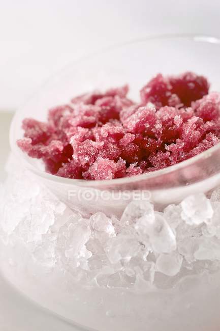 Vista de cerca de la fresa Granita con hielo - foto de stock