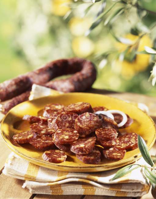 Salsiccia Chorizo sul piatto — Foto stock
