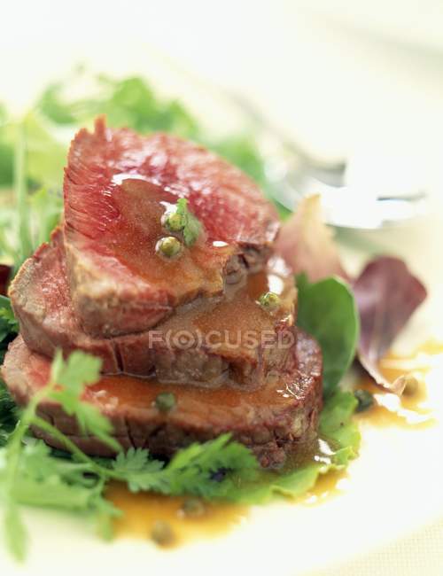 Carne assada com molho de pimenta — Fotografia de Stock