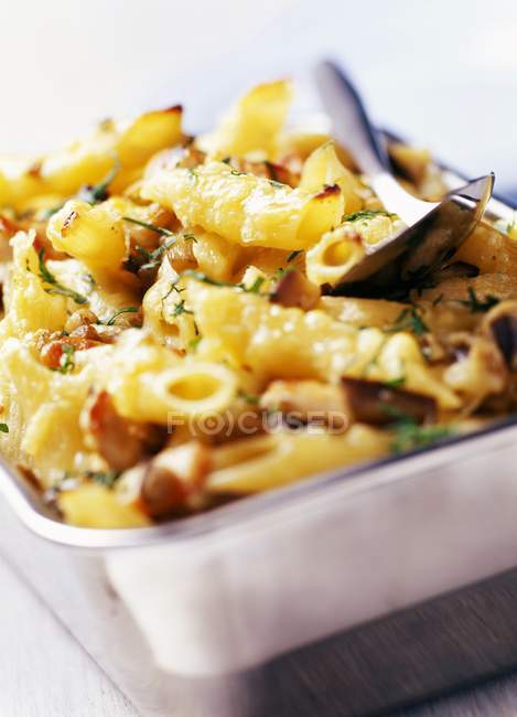 Penne pasta bake with aubergine and chicken — Stock Photo