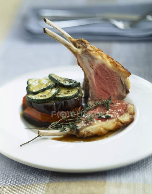 Lamb chops with summer vegetables — Stock Photo