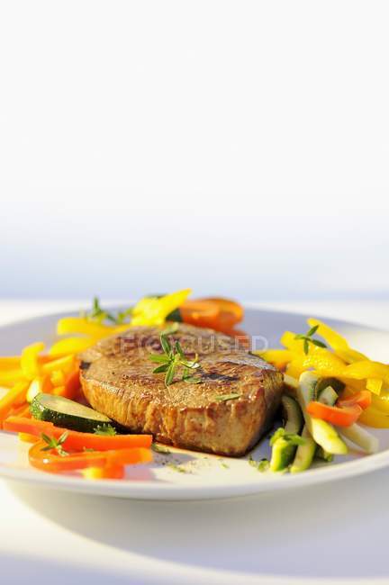 Bistecca di manzo alla griglia — Foto stock
