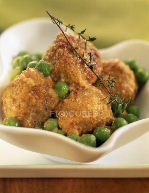 Meat balls with peas — Stock Photo