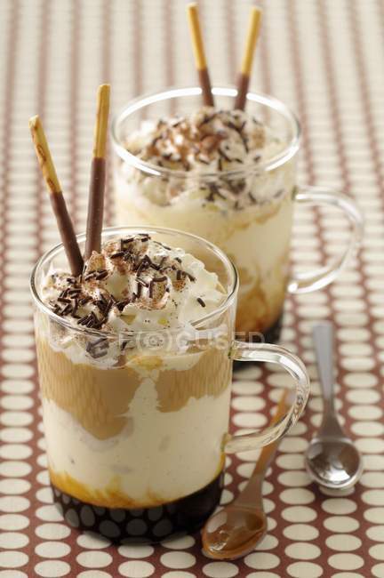Crème glacée au café sundae avec bâtonnets — Photo de stock