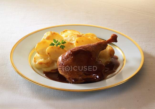 Duck confit with gratin dauphinois — Stock Photo