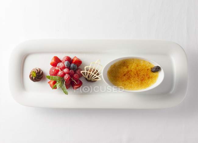 Closeup top view of Creme brulee with berries — Stock Photo