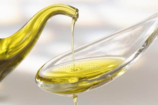 Salpicadura de aceite de oliva - foto de stock