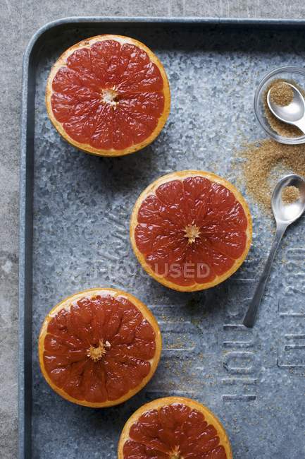 Halved Grapefruits with brown sugar — Stock Photo