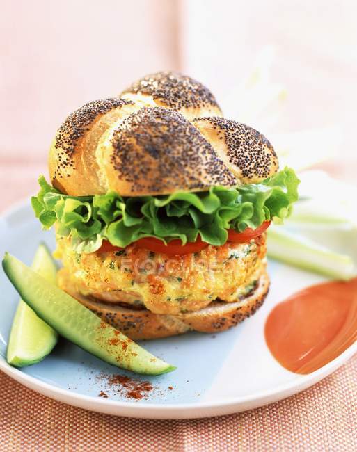 Salmon hamburger with lettuce — Stock Photo