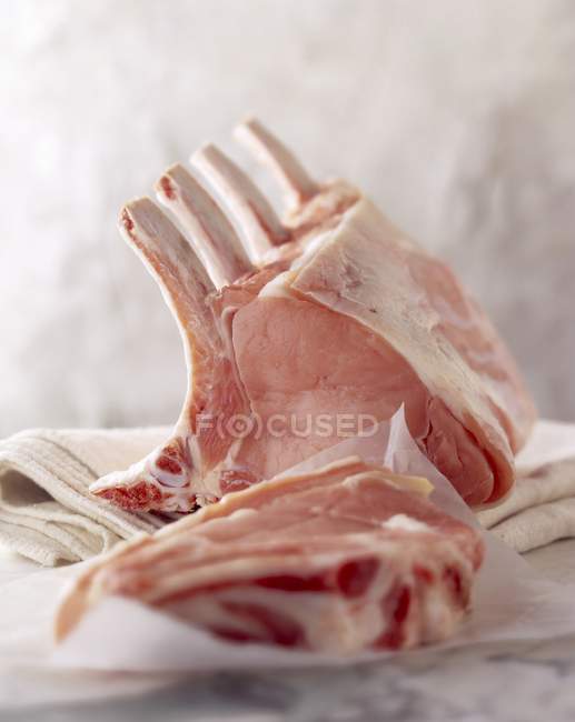 Costilla de ternera con carne - foto de stock