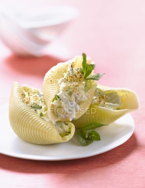 Conchiglioni pasta stuffed with ricotta — Stock Photo