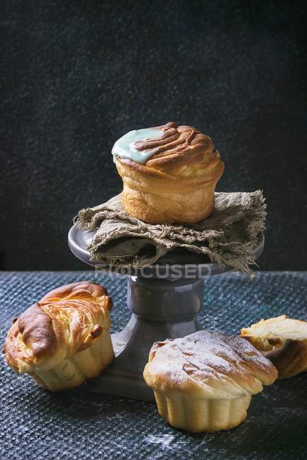 Homemade cruffins with icing — Stock Photo