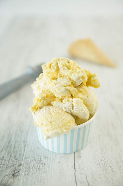 Мороженое с лимоном — стоковое фото