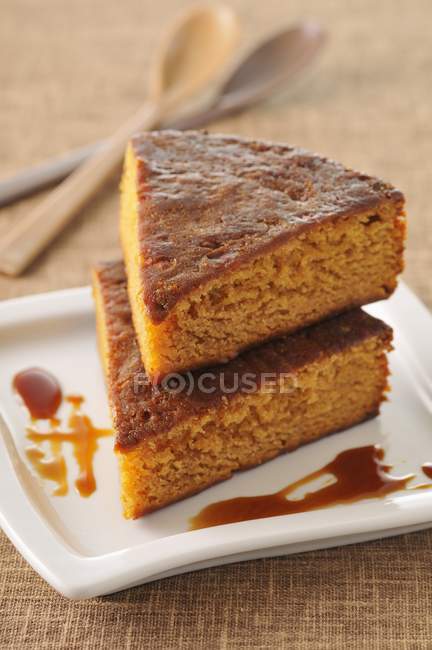 Sliced Toffee cake — Stock Photo