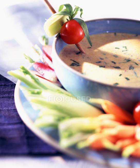 Raw vegetables and mustard and tarragon dip — Stock Photo