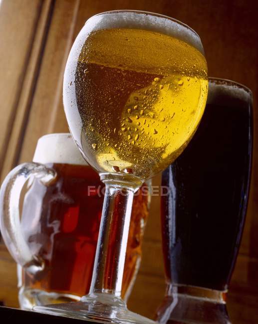 Glasses of beer and mugs — Stock Photo