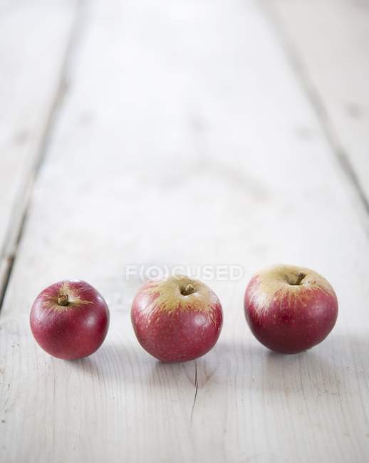 Три міні яблука — стокове фото