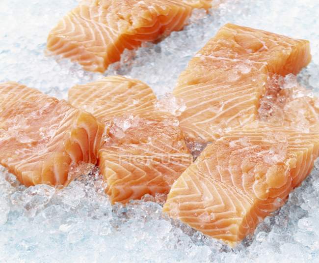 Morceaux bruts de saumon — Photo de stock
