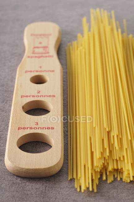 Massa de esparguete não cozida seca — Fotografia de Stock