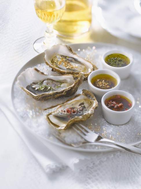 Fresh oysters with flavored vinaigrettes — Stock Photo