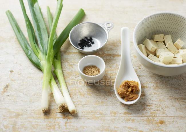 Collection of ingredients to make miso soup using an instant dashi stock — Stock Photo