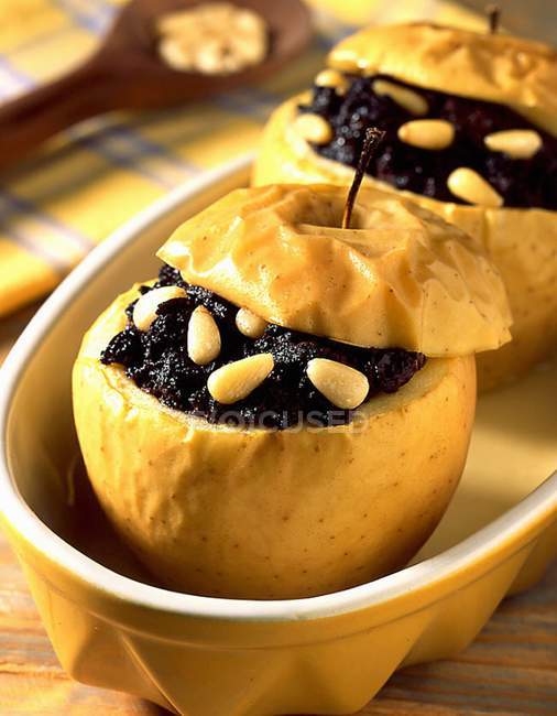 Baked apples in bowl — Stock Photo