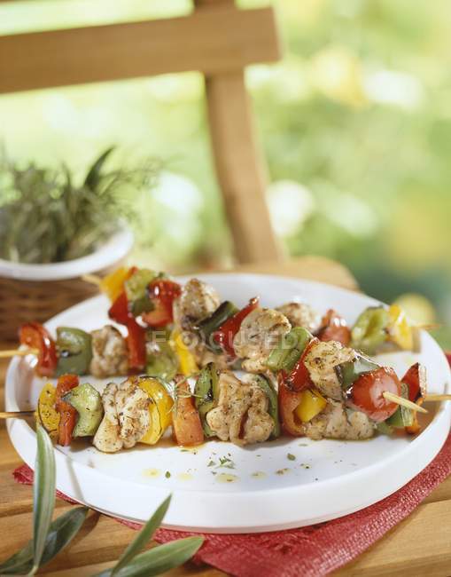 Rabbit and pepper kebabs — Stock Photo