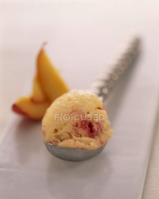 Orange blossom and apricot ice cream — Stock Photo