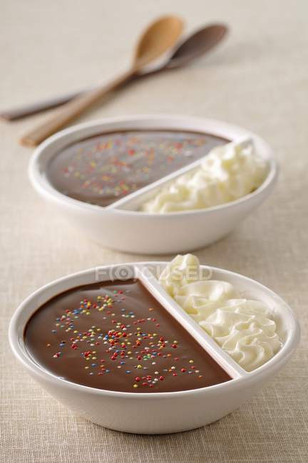 Chocolate cream dessert — Stock Photo