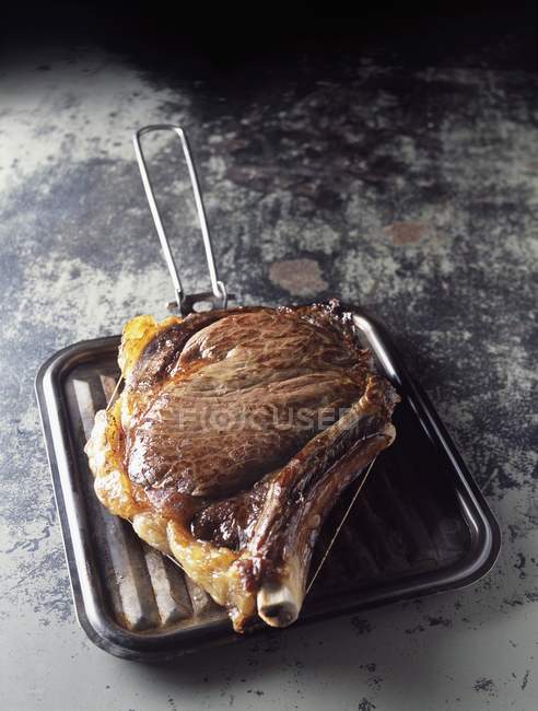 Rindfleisch in Grillpfanne gekocht — Stockfoto