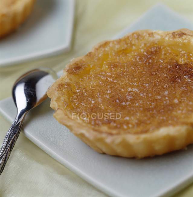 Piccola tartelletta con crema alla vaniglia — Foto stock