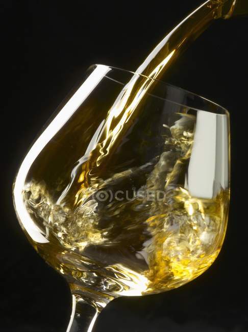 Pouring glass of wine — Stock Photo