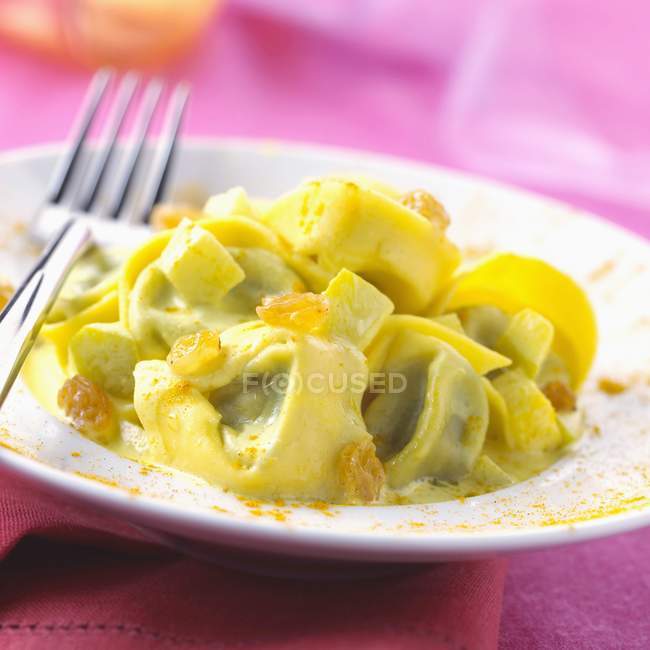 Curried ravioli pasta — Stock Photo