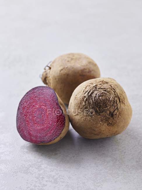 Whole and halved Beetroot — Stock Photo