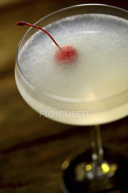 Manhattan cocktail with cherry — Stock Photo