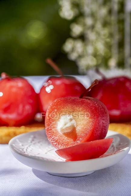 Caramel apples outdoors — Stock Photo