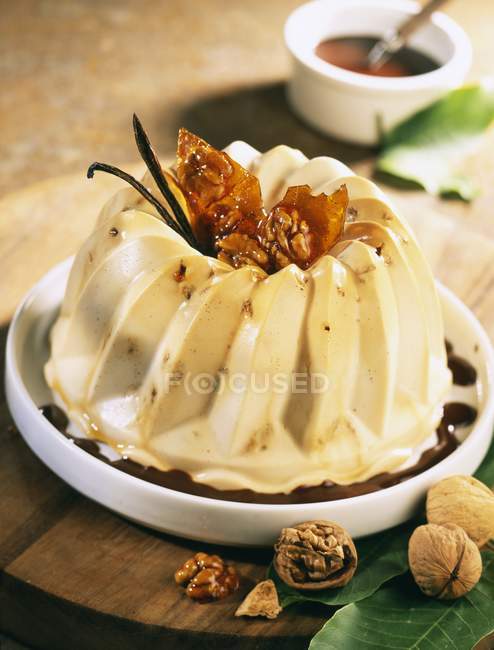 Whiskey-flavored and walnut Bavarian cream jell — Stock Photo