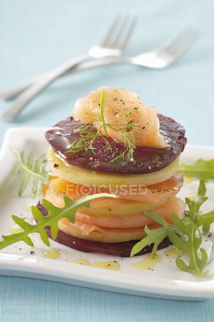 Salmon and beetroot mille-feuille — Stock Photo
