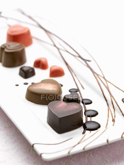 Corazones de chocolate con leche - foto de stock