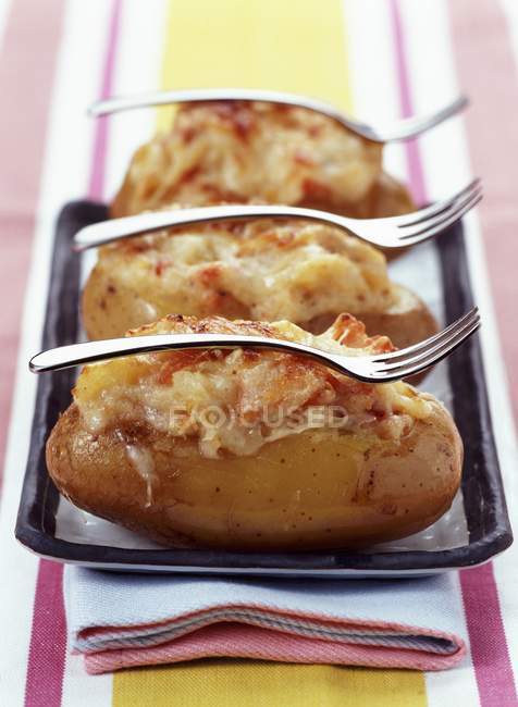 Baked potatoes with cheese — Stock Photo