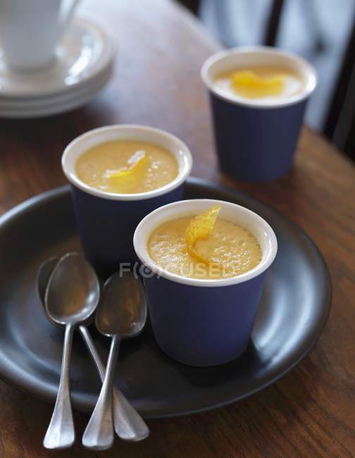 Lemon baked egg custard — Stock Photo