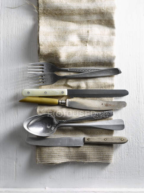 Top view of old cutlery on a linen cloth — Stock Photo