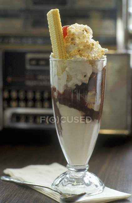 Crème glacée sundae à la vanille — Photo de stock