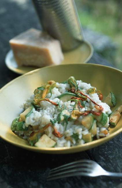Salade de riz avec courgette — Photo de stock
