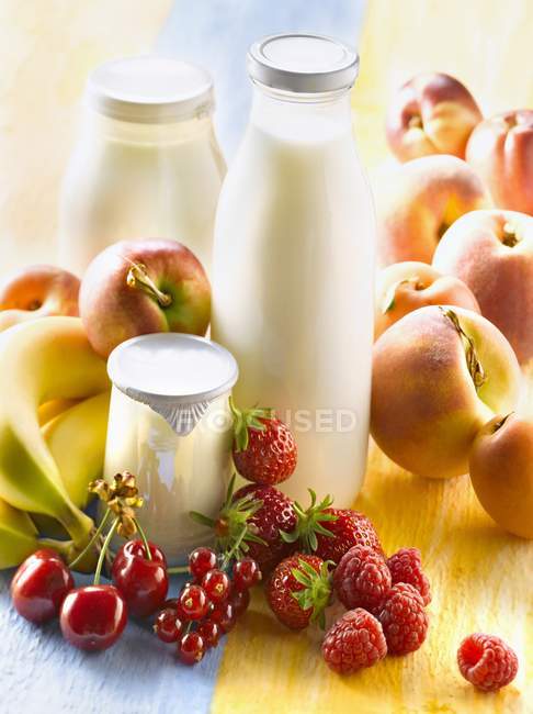 Yoghurts in glass pots — Stock Photo