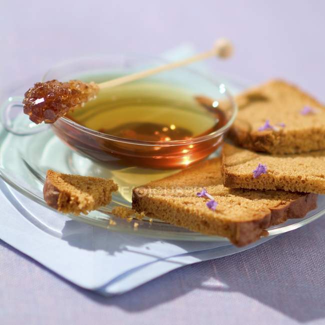 Pan de té y miel - foto de stock