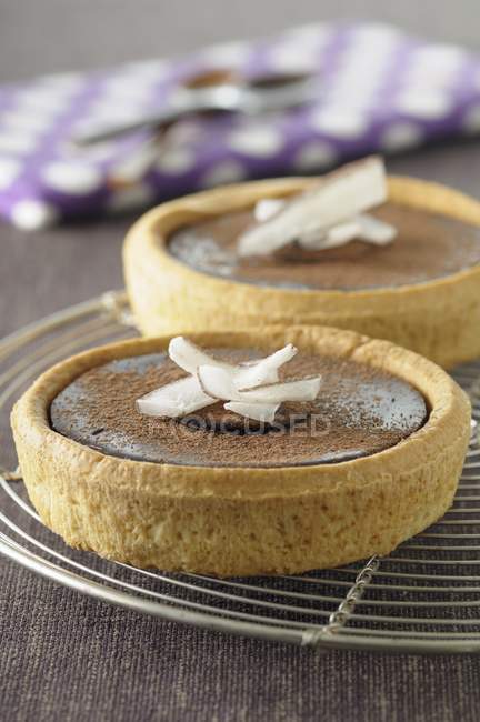 Chocolate and coconut tartlets — Stock Photo