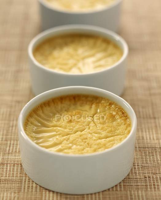 Baked egg custards — Stock Photo