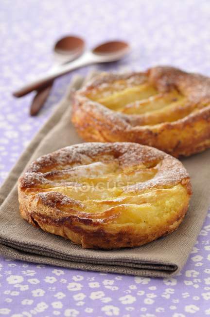 Tartelettes aux pommes cuites au four — Photo de stock